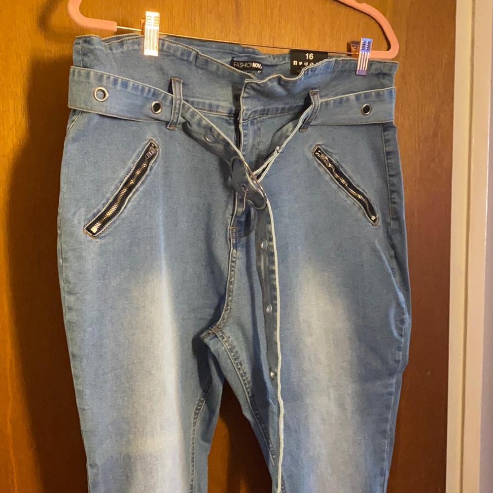 Jeans with belt